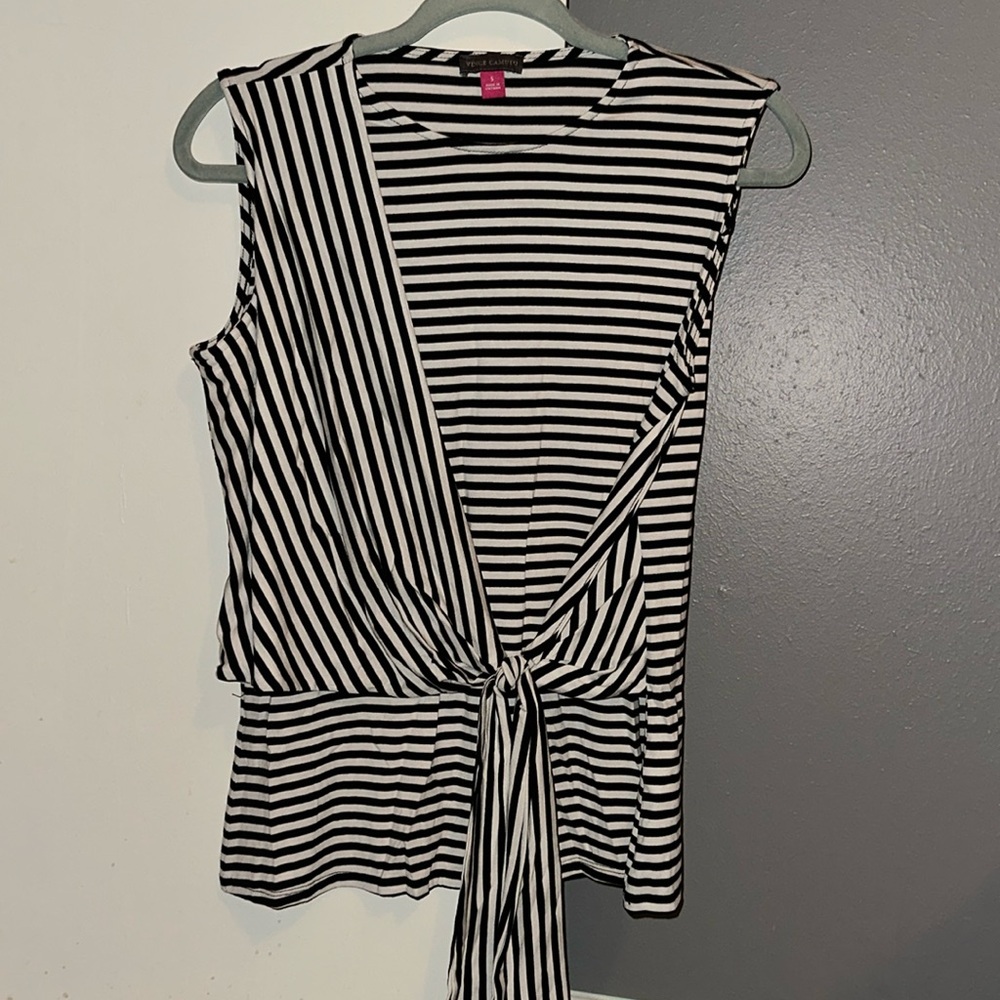 Vince Camuto size small